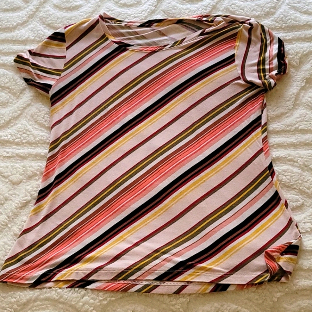 Apt 9 t-shirt